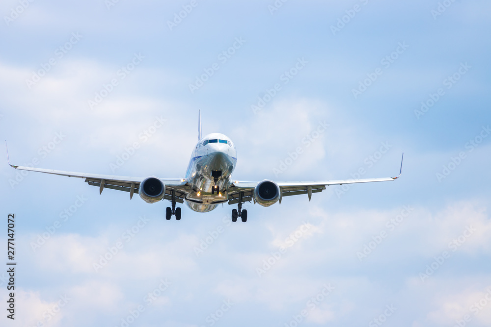 着陸する航空機 着陸する航空機