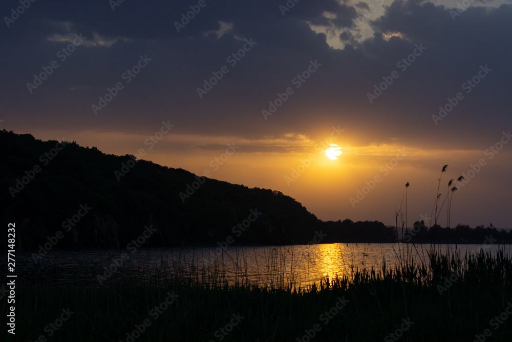 Obraz premium Sunset on the lake