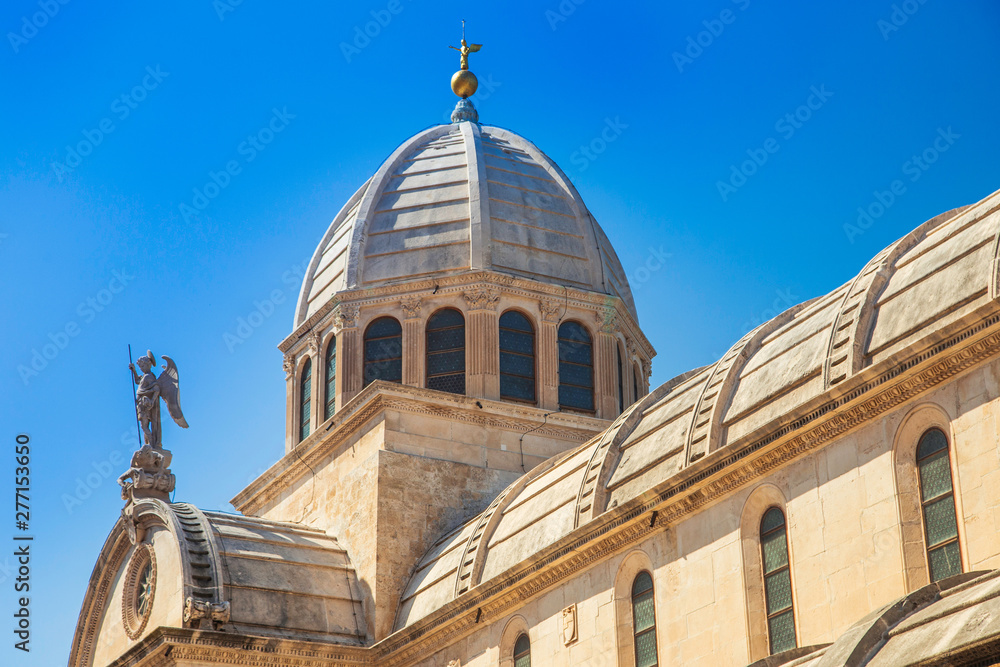 Croatia, city of Sibenik, cathedral of St. James, triple-nave basilica, detail of dome and sculptures on roof