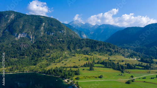 paysage aérien de Slovénie, montagne et lac de bohinj
