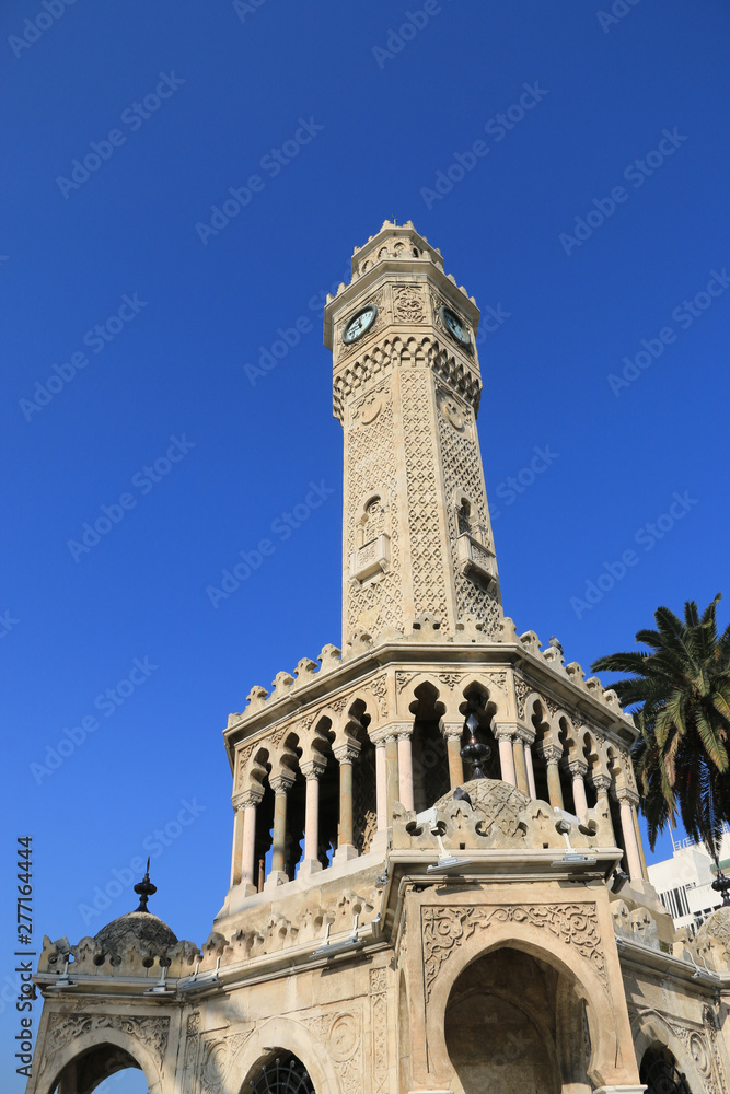 Obraz premium clock tower in izmir turkey