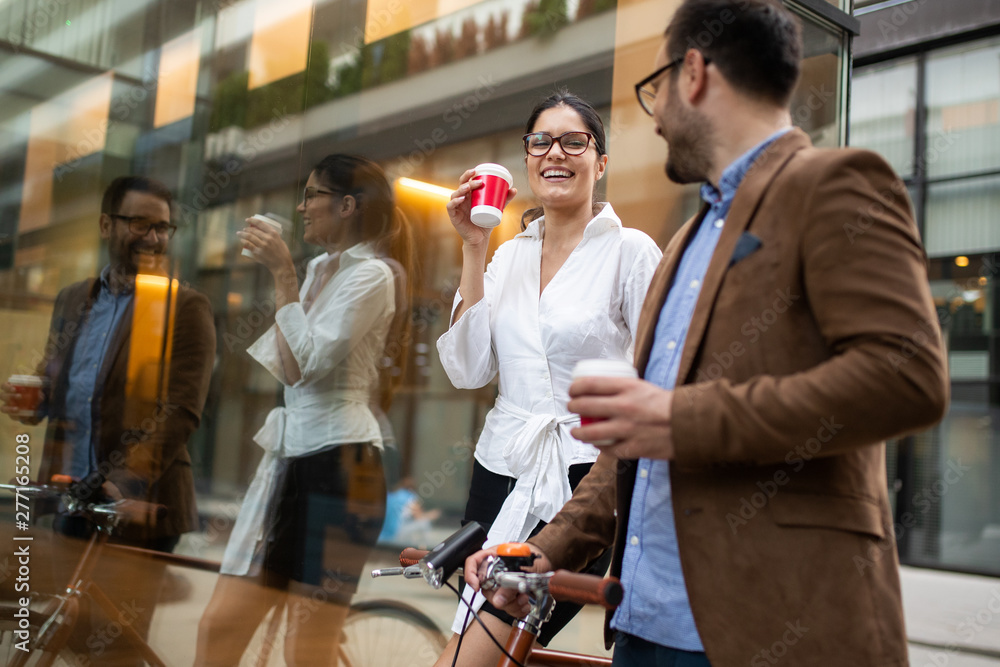 Obraz premium Loving couple walking, smiling having fun in the city