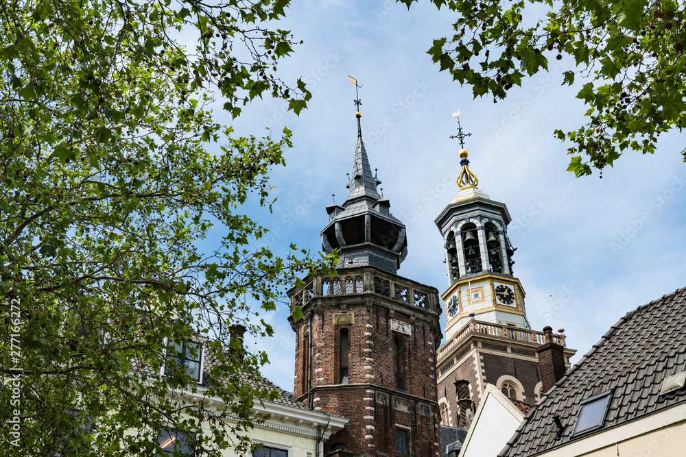 Obraz premium towers of City hall and gate called Nieuwe Toren in Kampen, The Netherlands