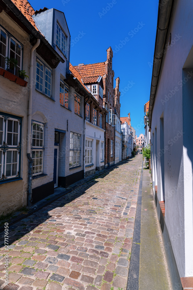 Alte Strasse und Häuser in Lübeck