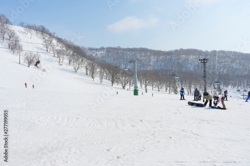 People enjoy ski at Niseko Annupuri Kokusai Ski Area at Niseko, Hokkaido,Japan © bennnn