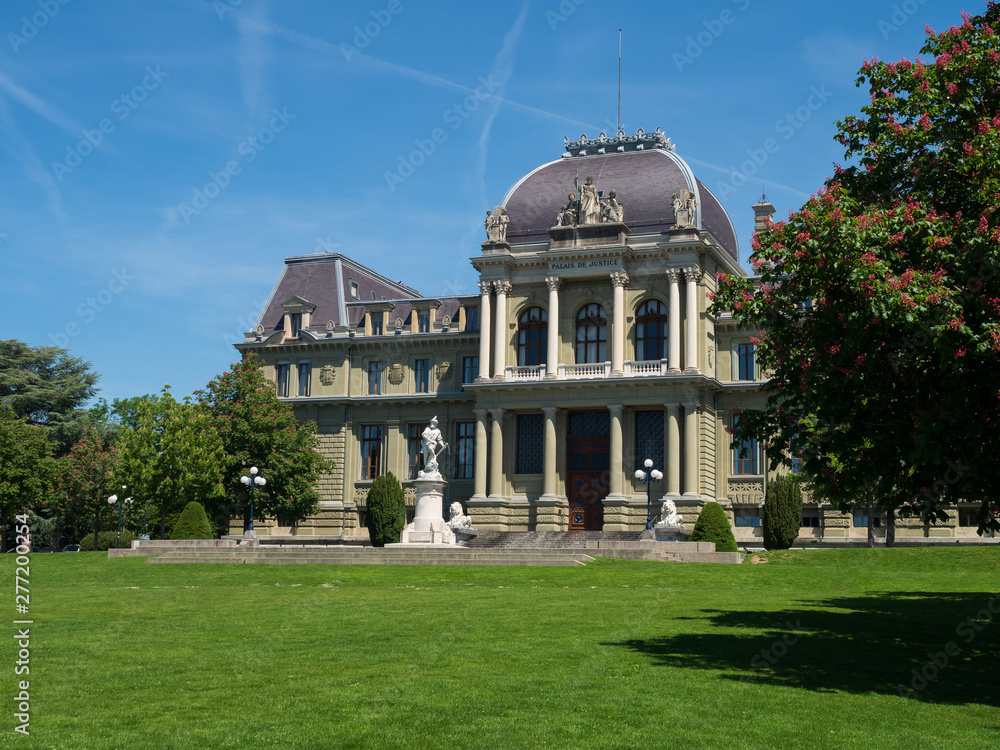 The Palais de Justice de Montbenon is a courthouse in Lausanne in Switzerland and seat of the district court of Lausanne . It is part of the Swiss Inventory of Cultural Heritage of National.