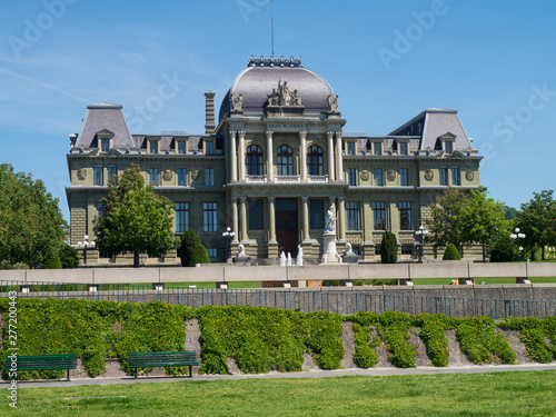 The Palais de Justice de Montbenon is a courthouse in Lausanne in Switzerland and seat of the district court of Lausanne . It is part of the Swiss Inventory of Cultural Heritage of National