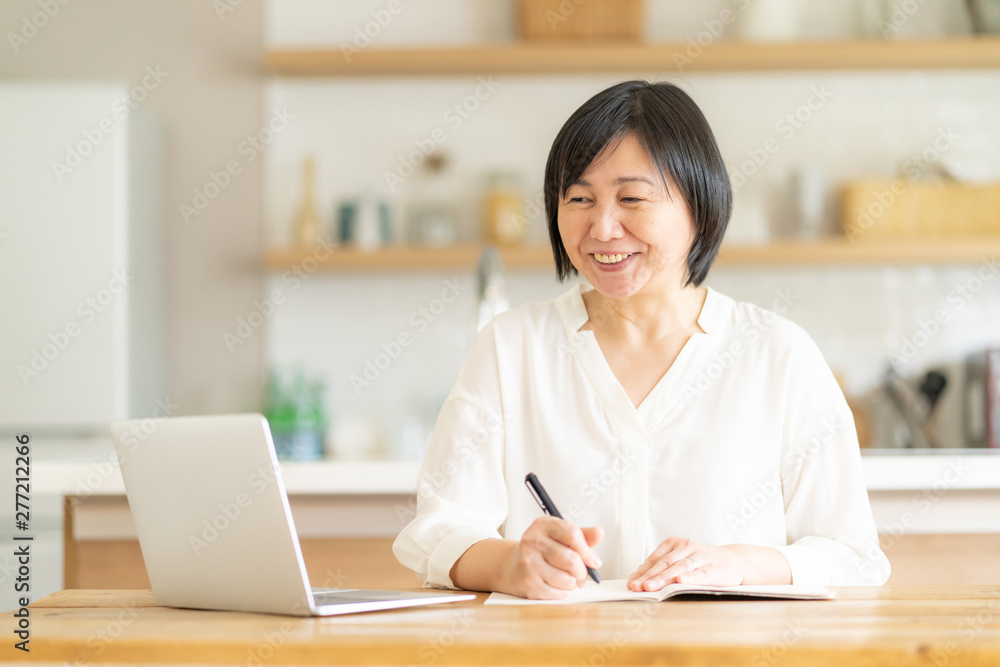 ミドル 女性 資格 勉強 家計簿 ミドル 女性 資格 勉強 家計簿