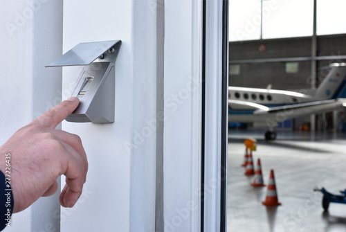 Flughafen Sicherheit Fingerscanner photo