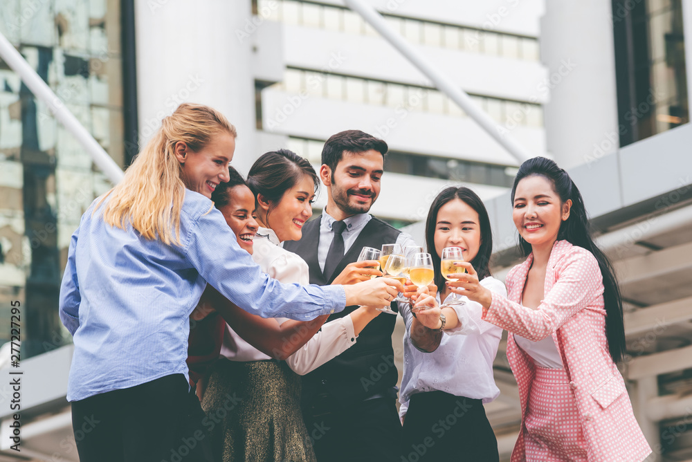 Obraz premium Business group Holding a champagne glass congratulate In the success of the business done together, to teamwork concept.