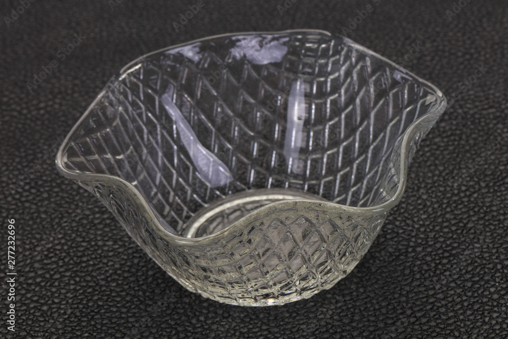 Obraz premium Empty glass bowl