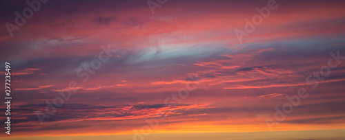 Panorama of a textured purple sky at sunset © Menyhert