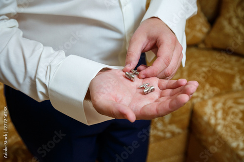 groom's accessories on the wedding day