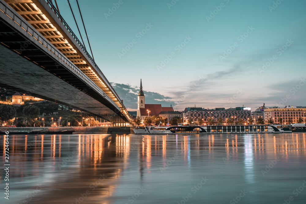 Obraz na płótnie Panorama of Sunset over Danube River - Bratislava, Slovakia w salonie