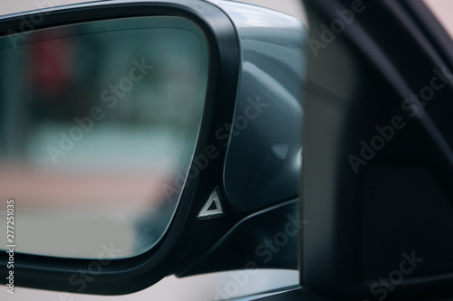 Side car mirror blind spot control indication © Moose