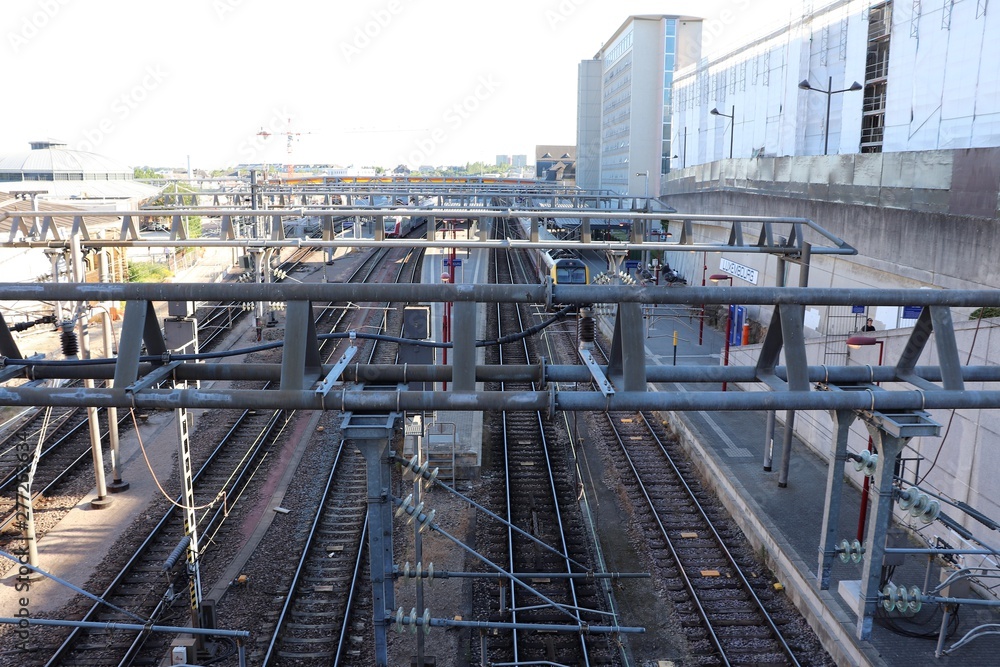 Voies ferrées devant la gare de la ville de Luxembourg Stock Photo
