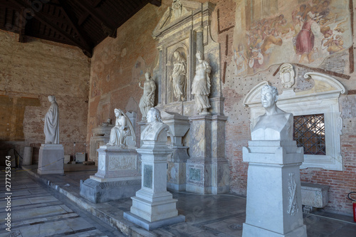 Foto Panoramic view of interior of Campo Santo