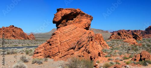 Red rocks in Nevada desert © Flicketti