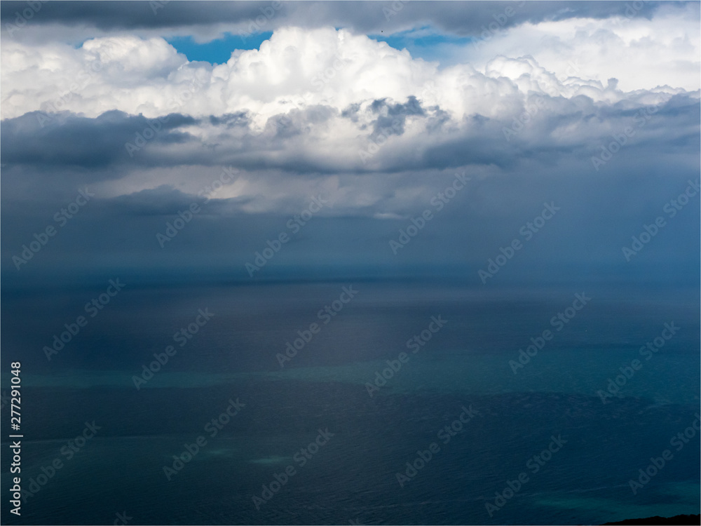 Naklejka premium vue aérienne de la mer avec un ciel d'orage à Quiberville en Seine Maritime en France
