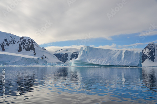Icebergs of the sea