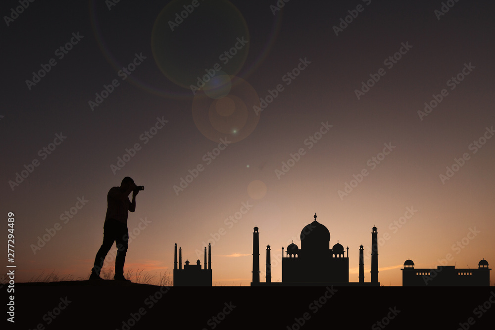 Traveler in front of the city skyline of agra