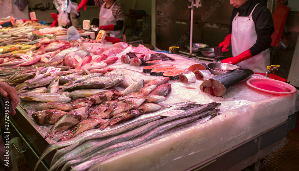 Seafood market in Hong Kong　香港の魚介類市場