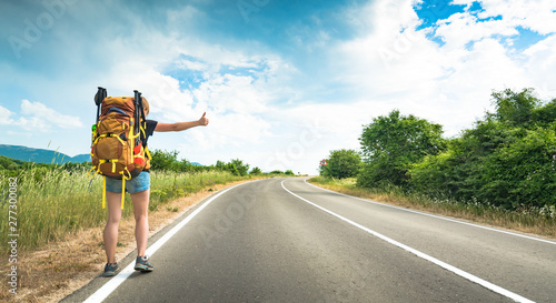 Φωτογραφία Girl hiker hitchhiker