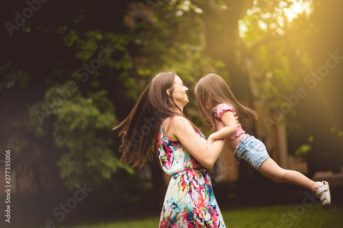 Fotografie Making precious memories with her dearest little treasure.