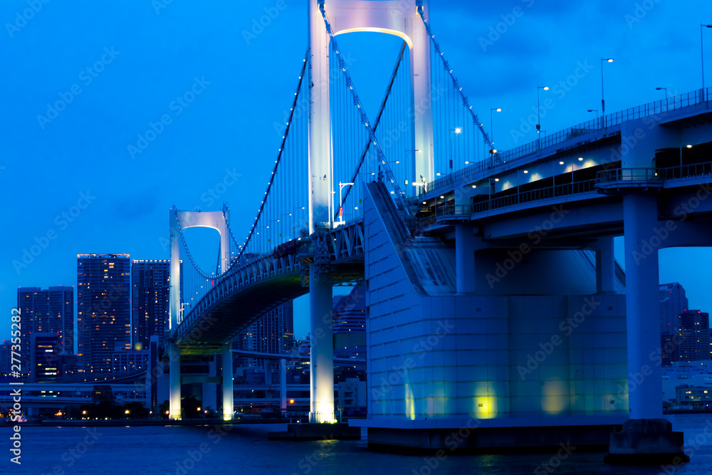 Fototapeta premium 東京のレインボーブリッジの夜景