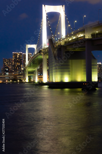 東京のレインボーブリッジの夜景