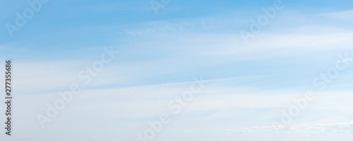 Canvas Print Blue sky with windy cirrus clouds at daytime