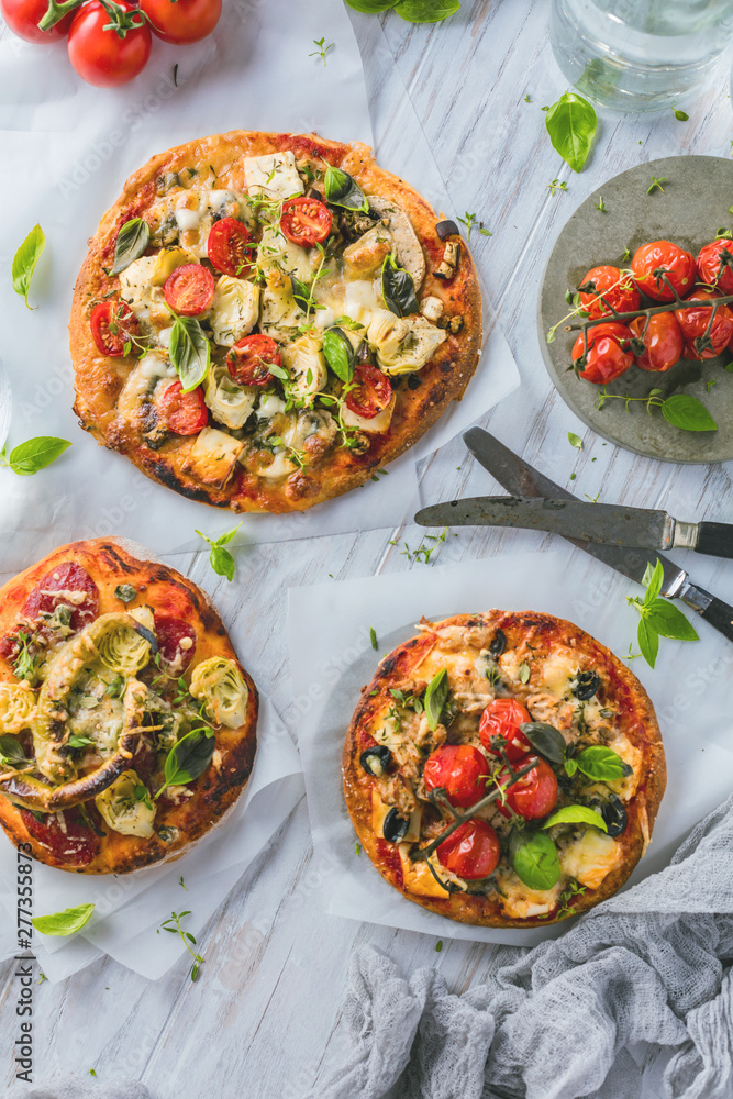 Frische pizza mit verschiedenen zutaten Frische pizza mit verschiedenen zutaten