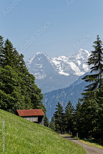 L'Eiger et le Mönch dans les Alpes Suisses