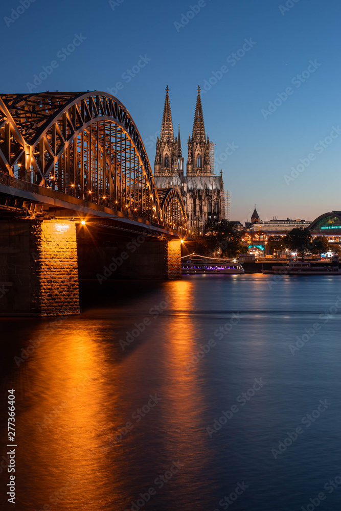 Fototapeta premium Köln Blauestunde