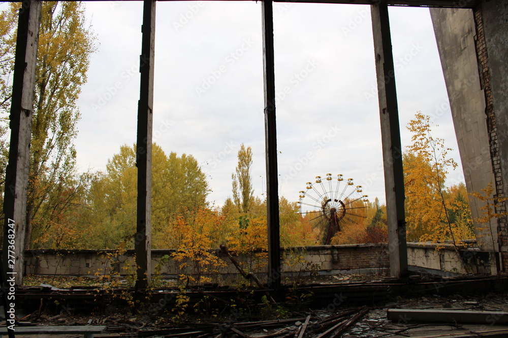 Fototapeta premium Old ferris wheel in the ghost town of Pripyat. Consequences of the accident at the Chernobil nuclear power plant