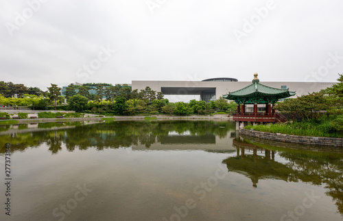 The National Museum of Korea with a pond and traditional pavilion in front, Seoul, South Korea. © NG-Spacetime