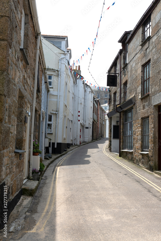 Obraz premium Narrow Cornish street