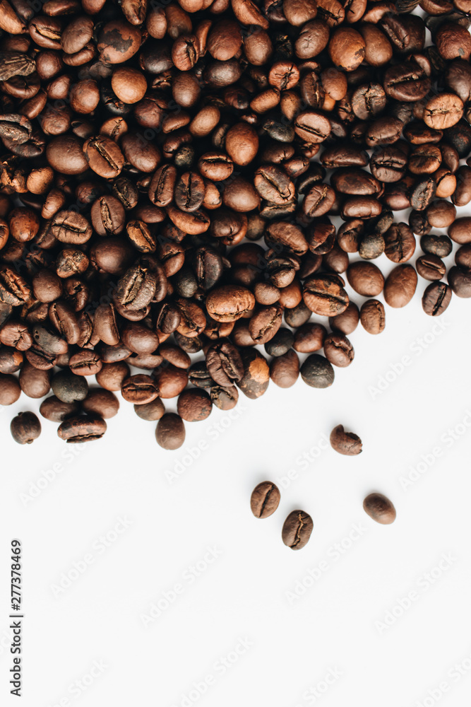 Obraz premium Close-up view of roasted coffee beans