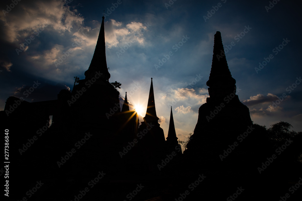 Wat Chai Wattanaram ruins silhouette with sun shining through