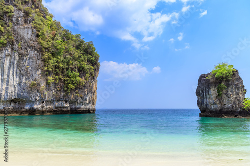 Beautiful cliff wall and beach with crystal clear sea to Koh Hong Island at Krabi, Thailand © wirojsid