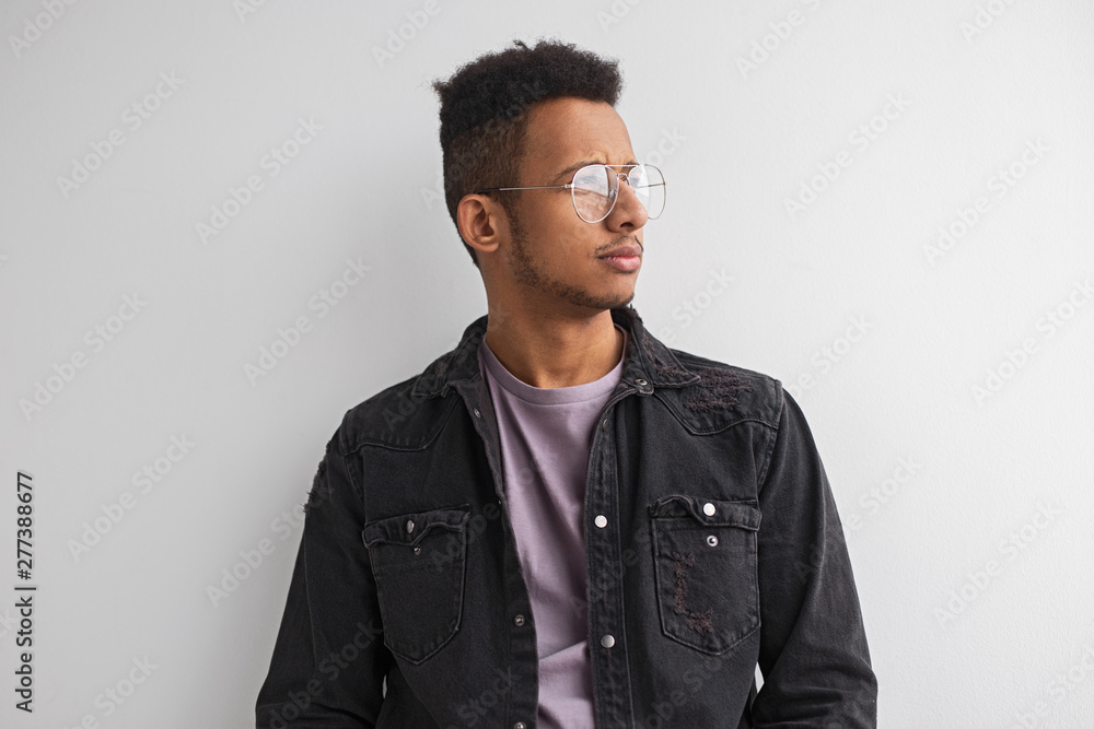 Obraz premium Confident black male looking away