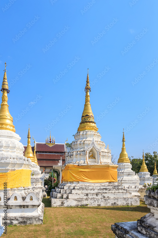 Naklejka premium Wat Phra Chedi Sao Lang or twenty pagodas temple at Lampang, Thailand