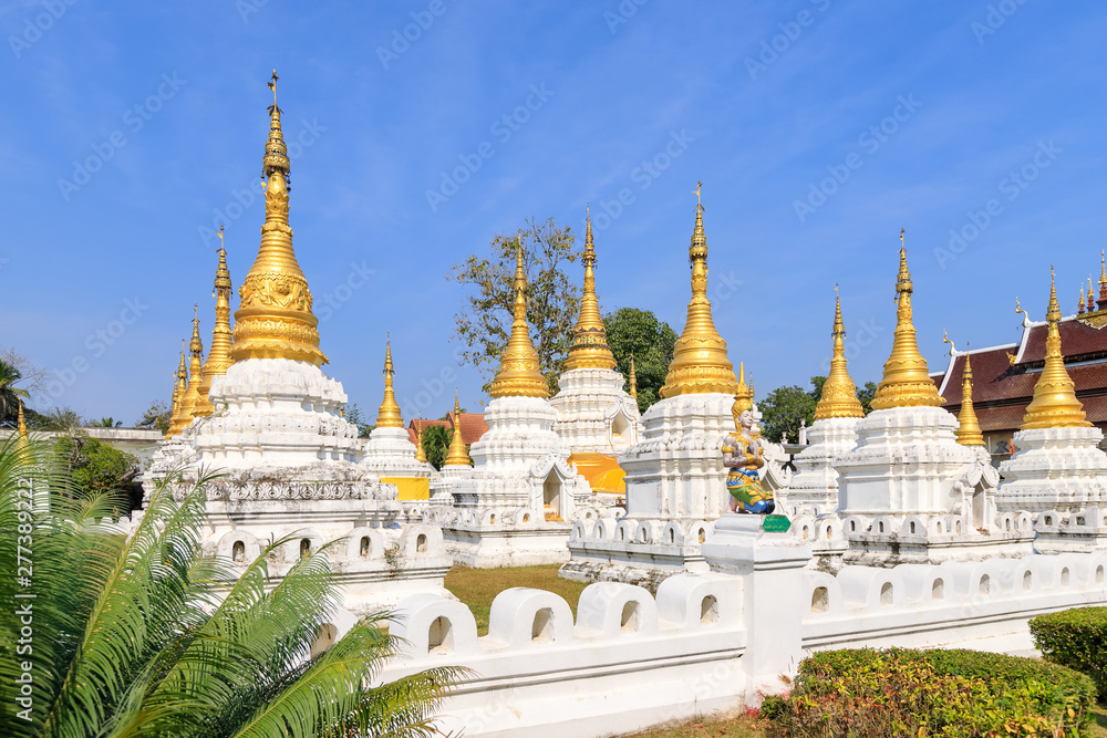 Fototapeta premium Wat Phra Chedi Sao Lang or twenty pagodas temple at Lampang, Thailand