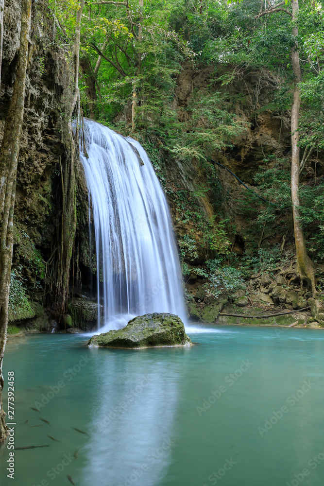 Fototapeta premium Erawan Waterfall tier 3, in National Park at Kanchanaburi, Thailand