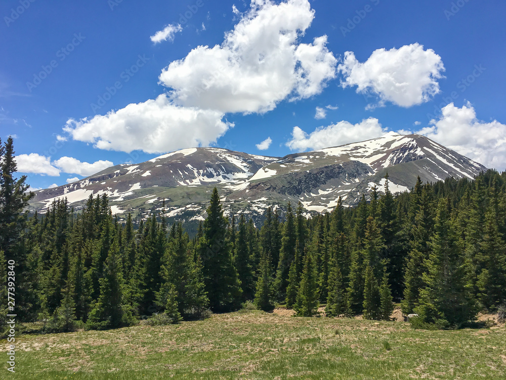 Fototapeta premium mountains and blue sky