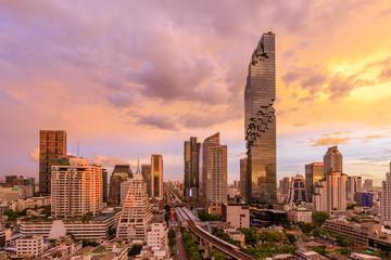Keuken achterwand Bangkok Wolkenkrabbers Bangkok in avondschemer  © wirojsid