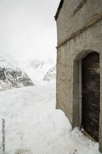 Alpine shelter in Mer de Glace valley under Mont Blanc massif in French Alsp © Michal Ludwiczak