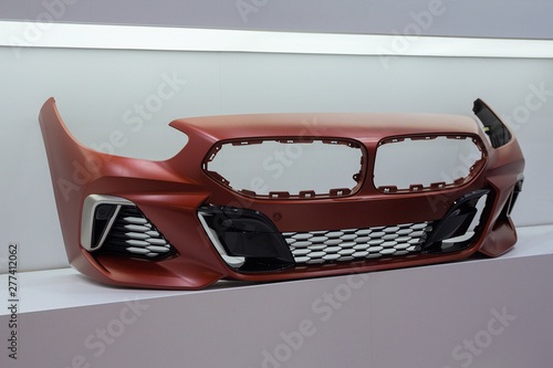 Fotografía Automobile bumper on a show-window of shop of spare parts