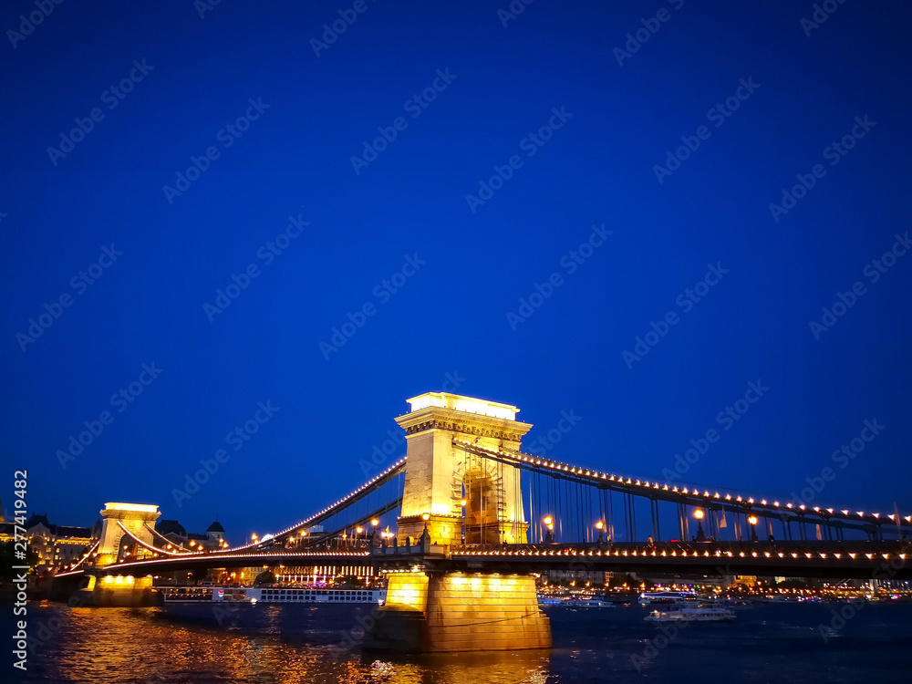 Obraz premium Bridge Over Danube Dudapest Hungary