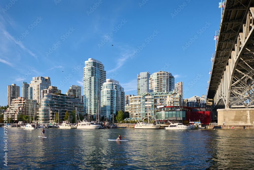 Obraz premium False Creek Paddle Boards. False Creek view from downtown Vancouver's Granville Island. British Columbia, Canada.